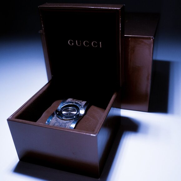 Gucci Monogram Twirl Watch - Picture 8 of 10